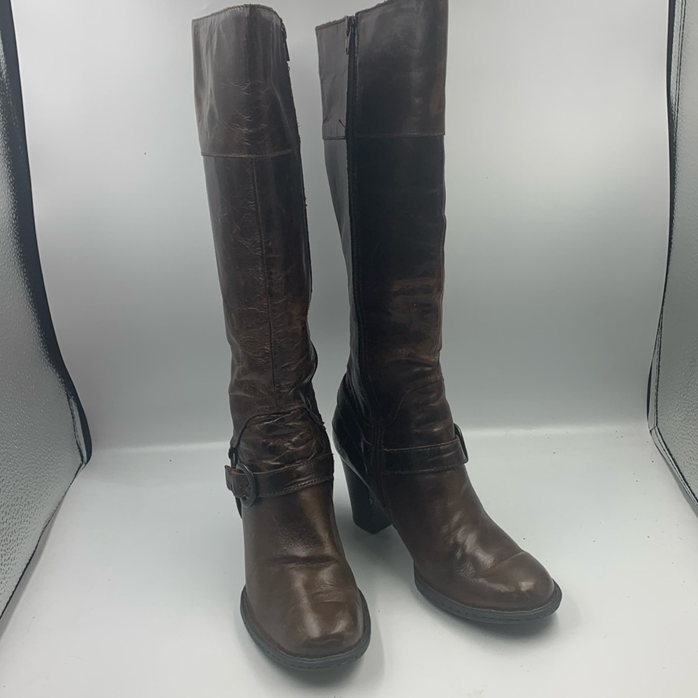 Heeled leather knee boots